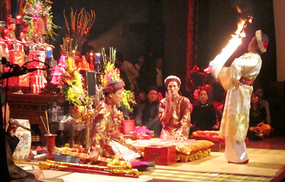 Ảnh[-]hưởng[-]của[-]xu[-]hướng[-]hiện[-]đại[-]trong[-]nghi[-]lễ[-]hầu[-]đồng